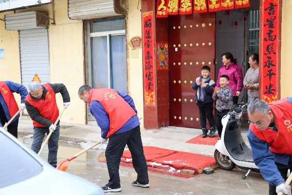 集團(tuán)開(kāi)展掃雪除冰幫包志愿服務(wù)活動(dòng)